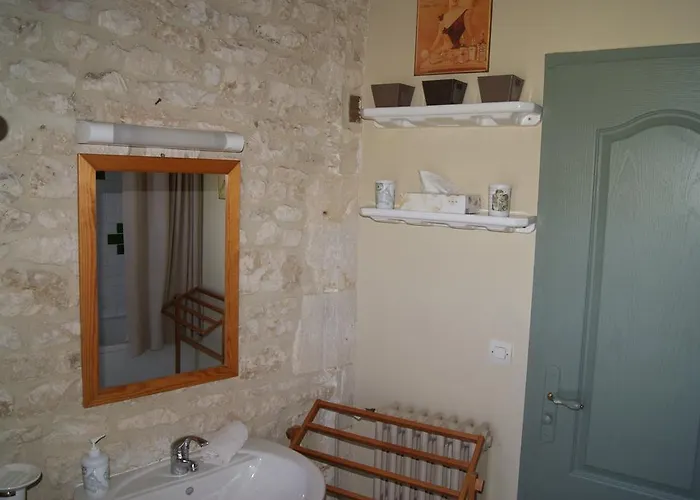 Manoir De La Pataudiere Bed & Breakfast 3*